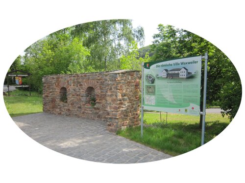 Mauer-Replik am Ortseingang Waxweiler Mauer-Replik am Ortseingang Waxweiler